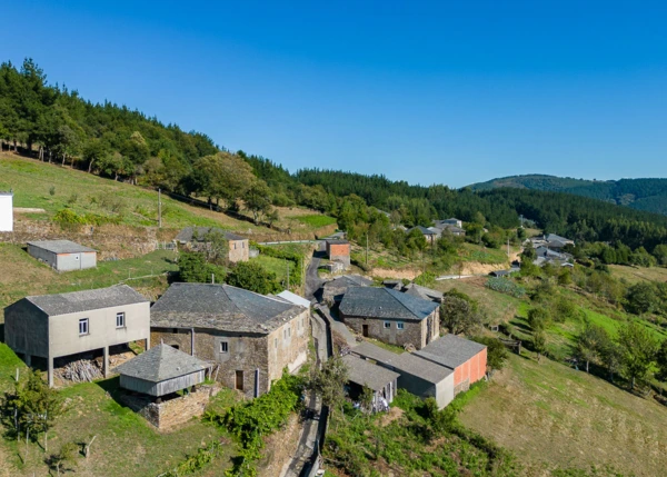 1605-Galicia, Lugo, Fonsagrada, country house, arial view 4