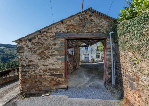  1605-Galicia, Lugo, Fonsagrada, casa de campo entrada a patio