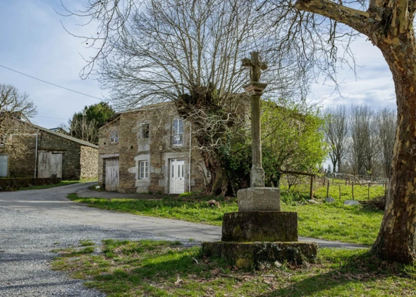 1607- Galicia, Lugo, Castroverde, country house, stone cross