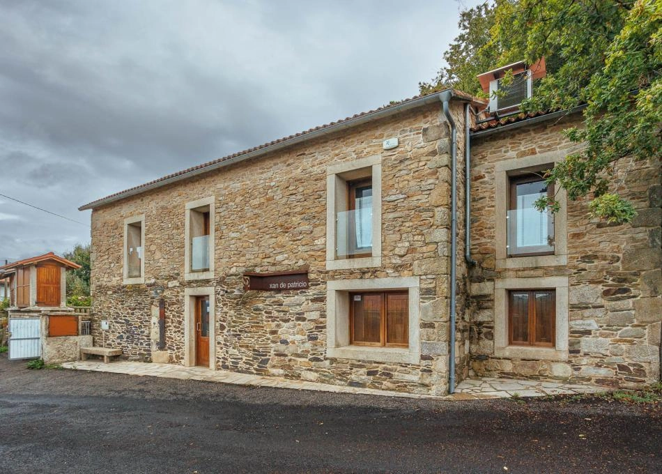 Galicia, Pontevedra, A Golada, casa de campo vista desde calle