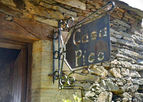 1615- Asturias, San Martin de Oscos, Country house, sign