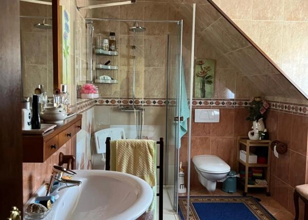 5ff11ea7-1787-4a5b-979a-acbf3db8946a-64ad46a18aad5