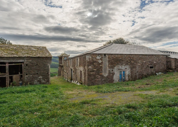 1619-Galicia, Lugo, Barreiros, casa de campo, arial view 2