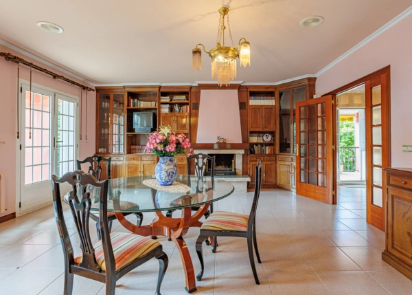  1620-Galicia, La Coruña, Santiago, dining room 1