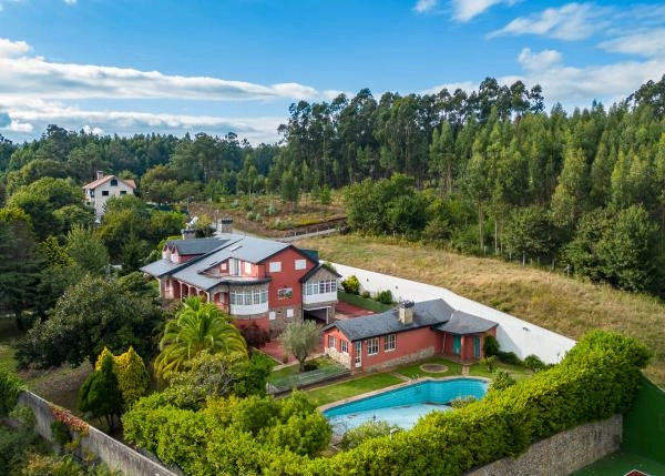 Galicia, La Coruña, Santiago, chalet, arial view 1