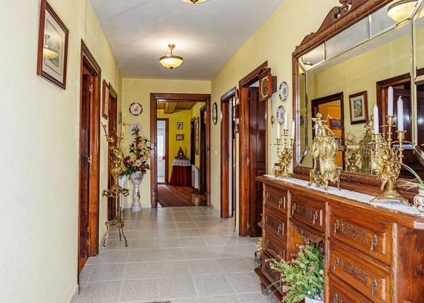 Galicia, Lugo, A Pontenova, casa de campo, pasillo