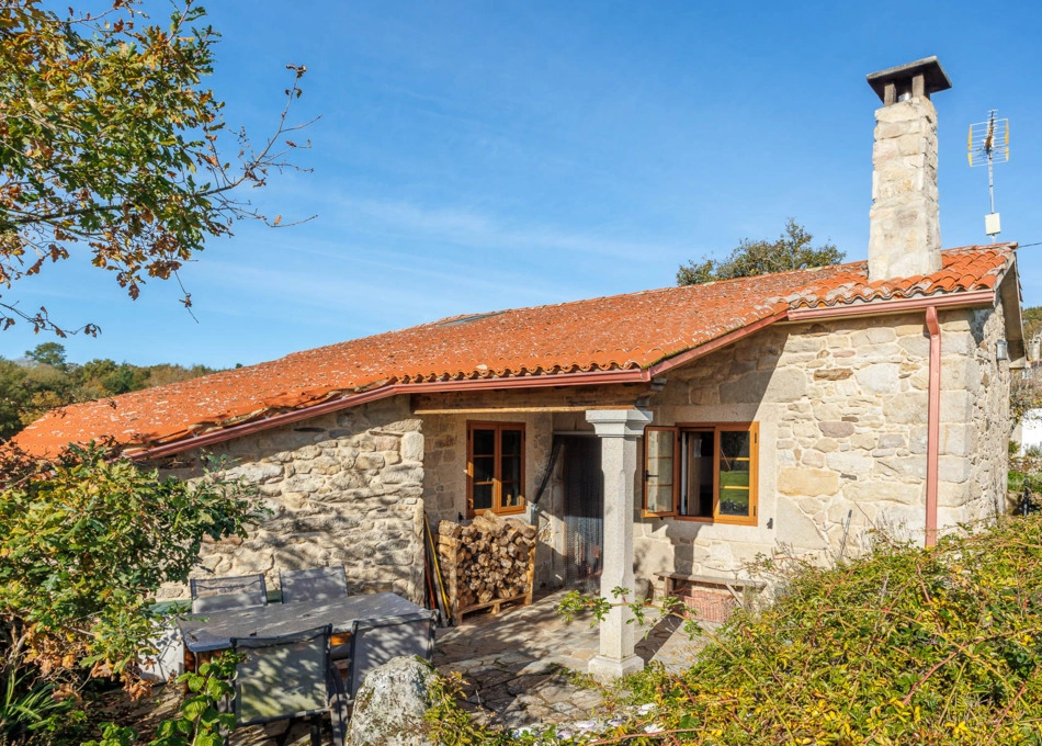 1625 -Galicia, Lugo, Villareda casa de campo, terraza trasera