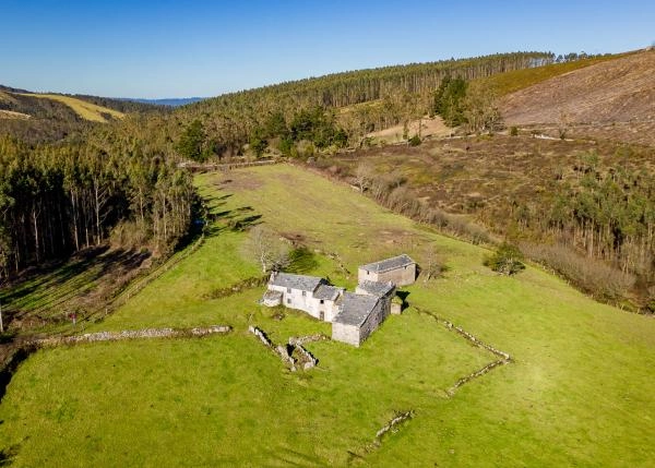 1627- Galicia Lugo, Valle de Ouro, pueblo abandonado, vista area 2