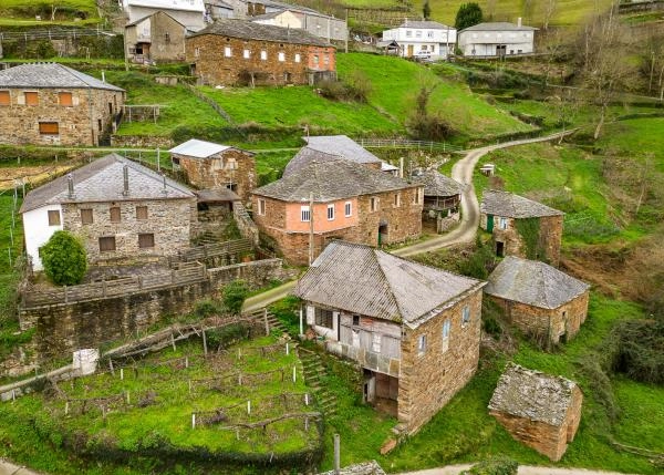 Asturias, Ibias, casa rural, vista área 2