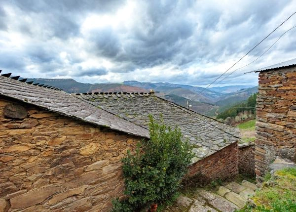 Asturias Ibias, casa de campo, escalera exterior