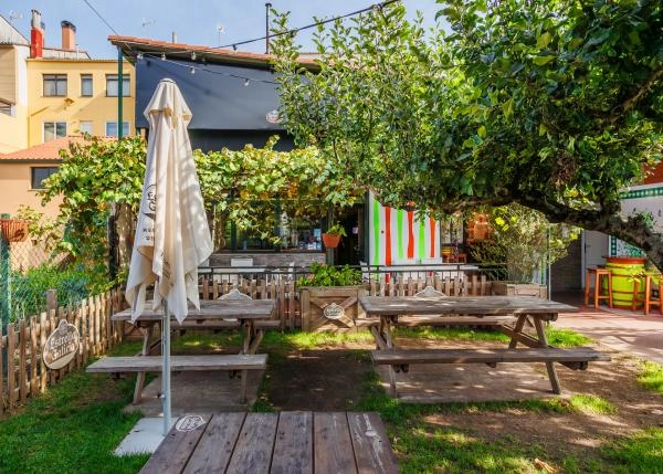  Galicia, La Coruña, Melide, jardin comedor, 13