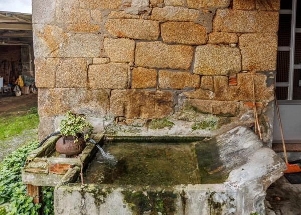 Galicia, La Coruña, Irixoa, country house, wash tub