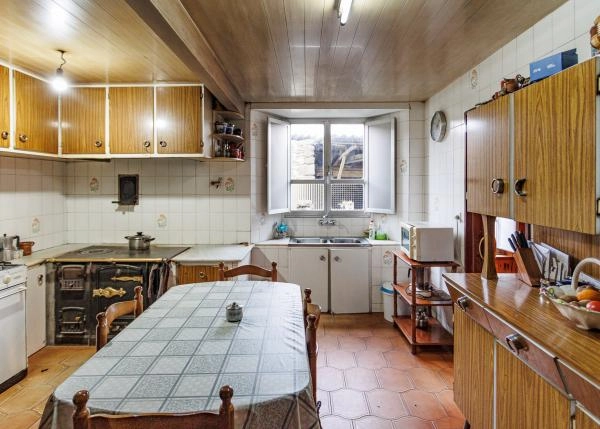 Galicia, La Coruña, Irixoa country house, kitchen 