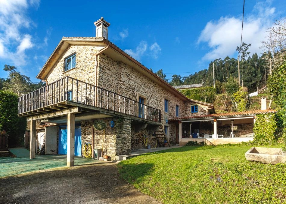 Galicia, La Coruña, Moeche, casa de campo, desde jardin