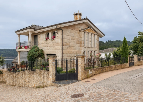 1649- Galicia, Lugo, Portomarin, casa de campo vista lateral