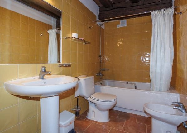 Galicia, Lugo, Chantada, rural tourism, bathroom 1