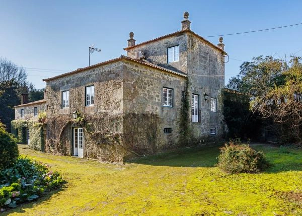 Portugal, Viana do Castelo, Quinta, back of Quinta