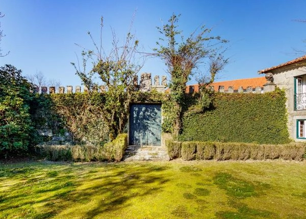Portugal, Viano do Castelo, Quinta, interior main gate
