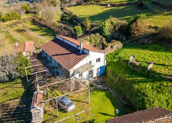  Galicia, Pontevedra, Vila de Cruces, casa de campo, vista area 1