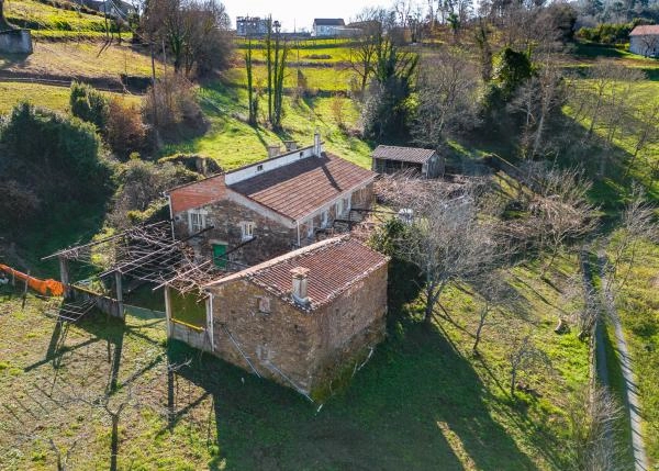  Galicia, Pontevedra, Vila de Cruces, Country house, arial view 4
