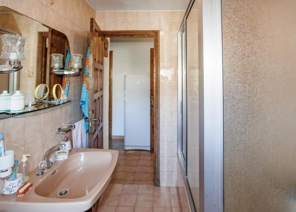 Galicia, Pontevedra, Vila de Cruces, Country house, bathroom 2