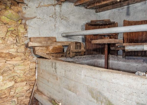 Galicia, Pontevedra, Vila de Cruces, Country house, wine press 