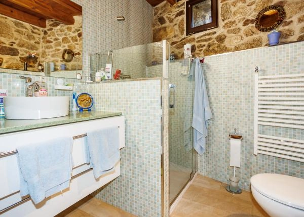 1676 Carballal Interior bathroom 