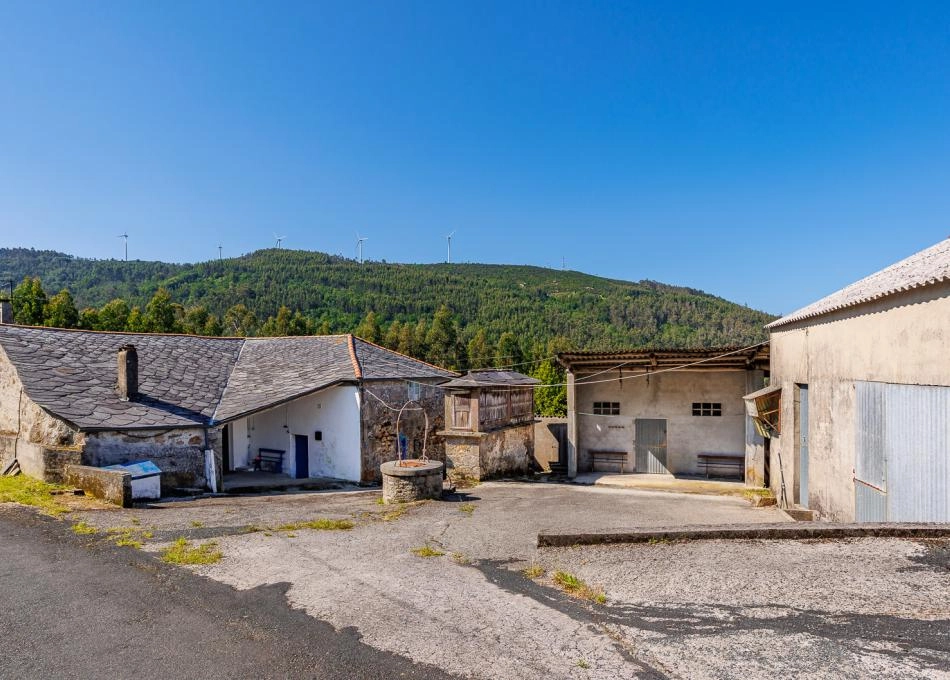 Galicia, La Coruña, San Sadurnino casa de campo con patio 1