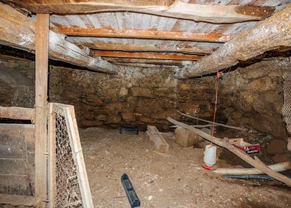 Galicia, La Coruña, SanSadurnino, country house, chicken pens
