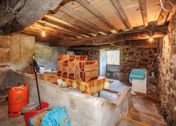 Galicia, La Coruña, SanSadurnino,  country house, animal pens 1