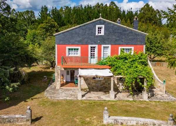 Galicia, Lugo, Outeiro de Rei, casa de campo, vista frontal area