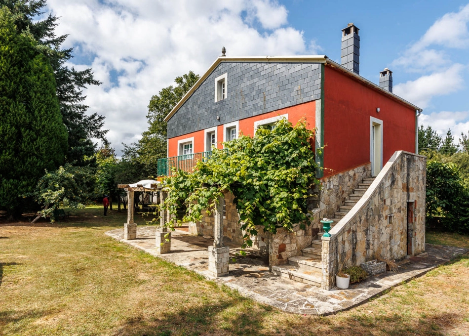 Galicia, Lugo, Outeiro de Rei, casa de campo, vista lateral