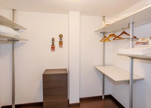 1732 Changing room house Laxe interior
