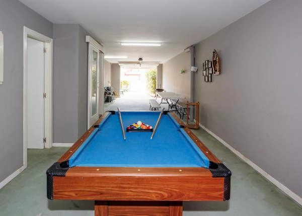 1732 garage house Laxe interior