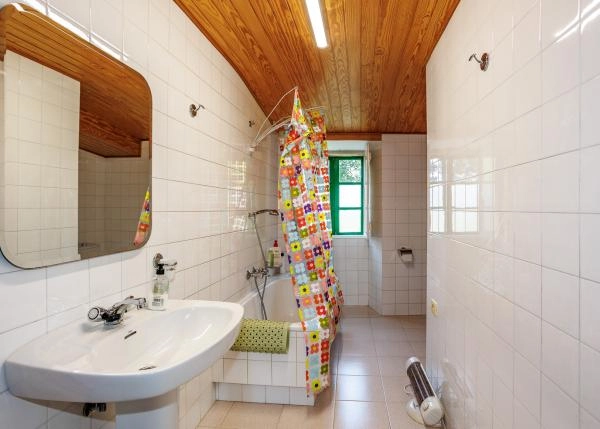 Galicia, la Coruña, Curtis, Country house, bathroom 2
