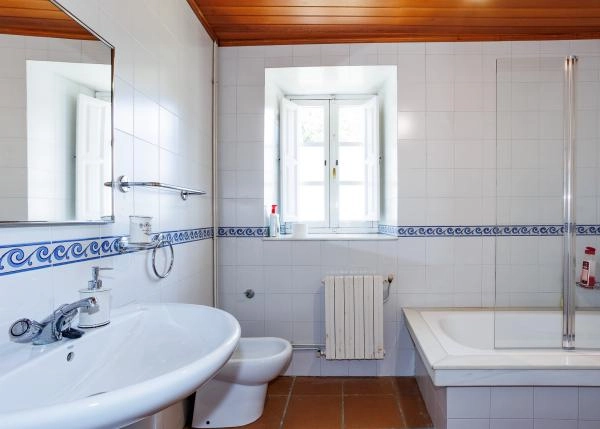  Galicia, la Coruña, Curtis, Country house, bathroom 1