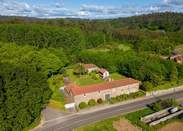  Galicia, la Coruña Touro, casa de campo, vista aérea 