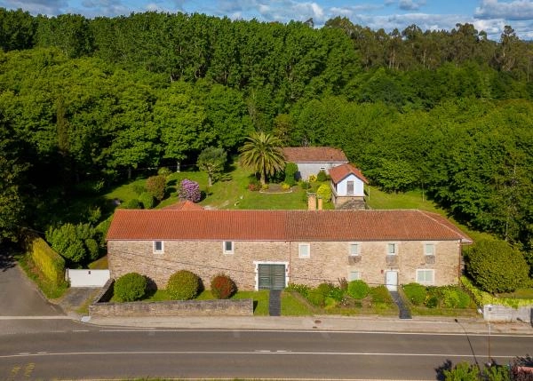  Galicia, La Coruña, Touro fachade vista area, casa de campo