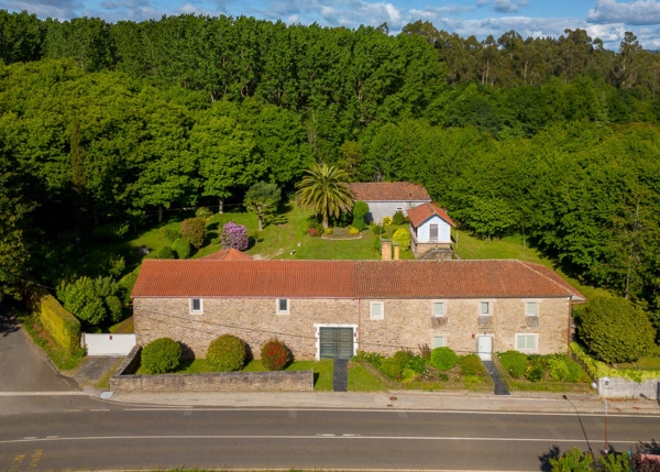 Touro fachade vista area, casa de campo