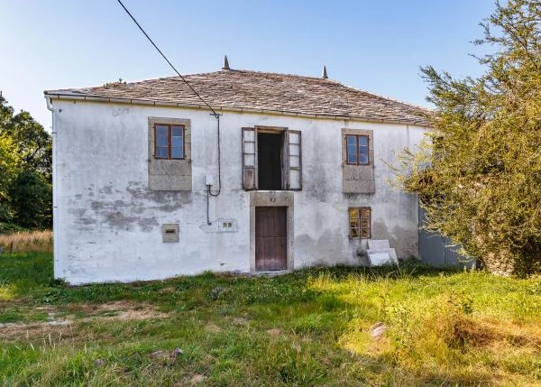 1758-Galicia, Lugo, Damil, country house, front view 2