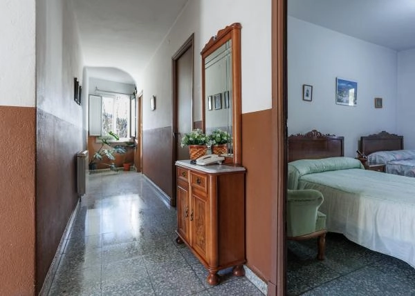 Galicia, Lugo, Os Ancares, casa de campo, pasillo