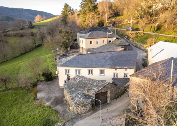 Galica, Lugo, Os Ancares, country house, arial view 1