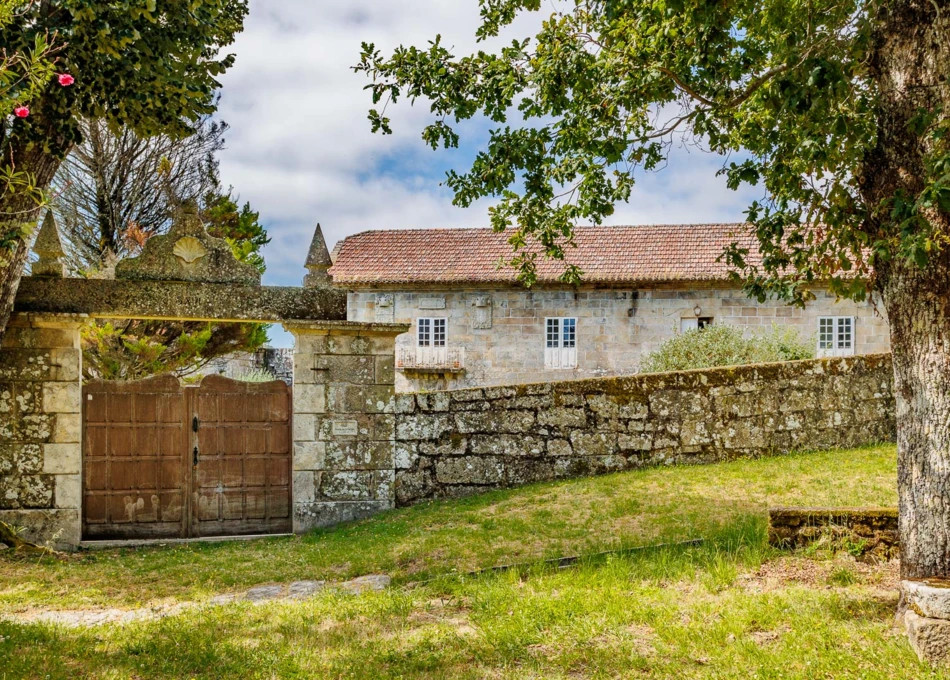 Galicia, Pontevedra, Cervillon, Pazo, main gate 1