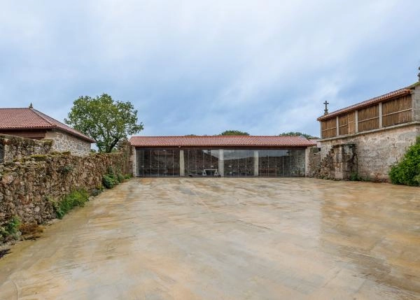 Galicia, Lugo, Taboada, detalle de patio 1