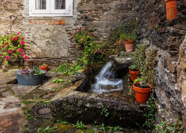 1793-Galicia, Arzua, Pazo, manantial, patio 