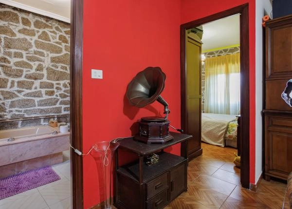 Galicia, Lugo, Guitiriz, bathroom 1