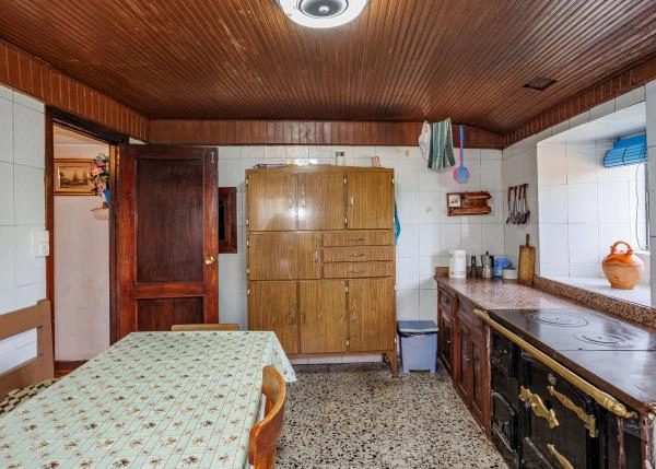 Galicia, Orense, Montederramo casa de campo, interior cocina