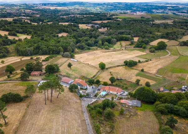 11-GCH-1828-Rodeiro-casa-piedra-montana-dron-64f6f4ed99dd1