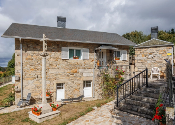 30-GCH-1828-Rodeiro-casa-piedra-montana-cruceiro-64f6f55eb746b