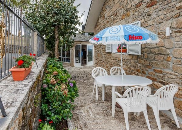 Galicia, Pontevedra, Rodeiro, country house, side of house